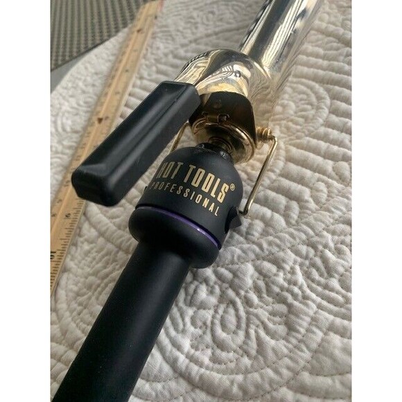 HOT TOOLS SIGNATURE SERIES GOLD CURLING IRON/WAND - 1.50" - Picture 3 of 6